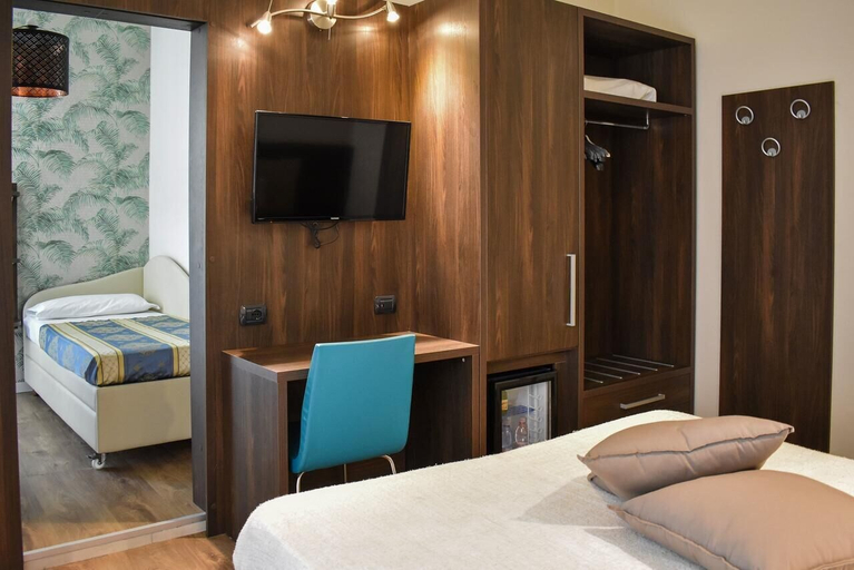 Bedroom 4, Hotel Dear, Rimini