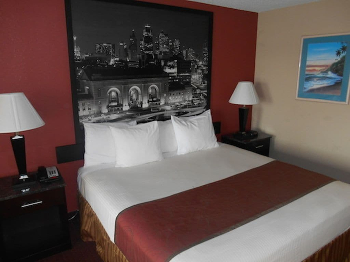 Bedroom 2, AmeriStay Inn, Buchanan