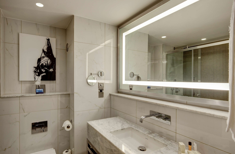 Bathroom 4, Hilton London Angel Islington, London