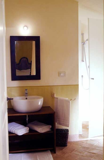 Bathroom, La Tavola dei Cavalieri, Perugia