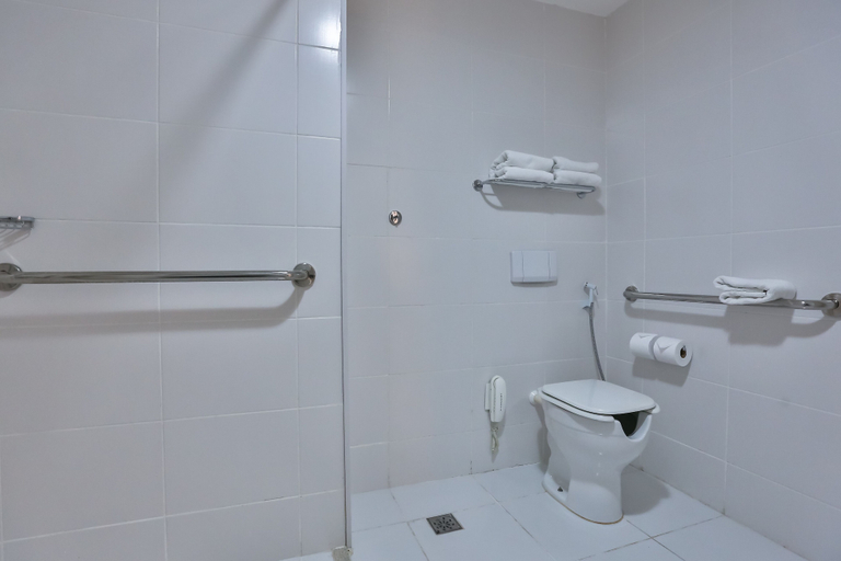 Bathroom 5, Ramada Hotel & Suites Campos Dos Goytacazes, Campos