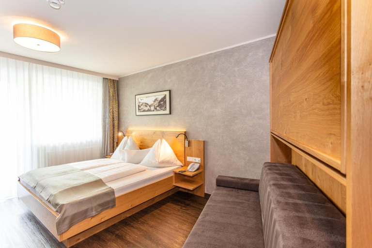 Bedroom 2, Hotel Almrausch, Zell am See