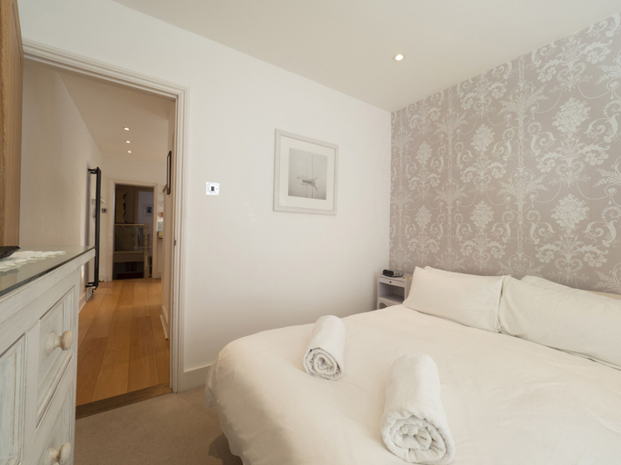 Bedroom 3, Sail Away - 2-Bed Apartment by the Beach, Kent