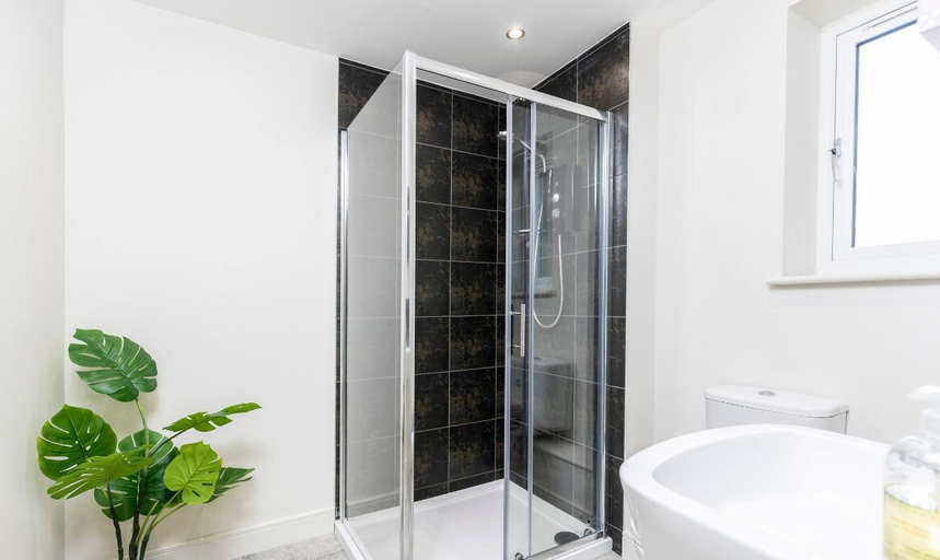 Bathroom 3, 1 Avery Gardens - 1 Bedroom Apartment, Darlington