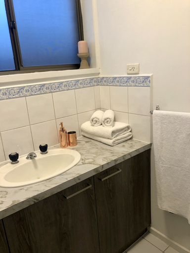 Bathroom, Townhouses near Chadstone by Readyset, Melbourne