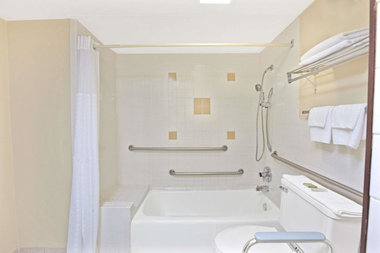 Bathroom 4, Super 8 by Wyndham Shawnee, Pottawatomie