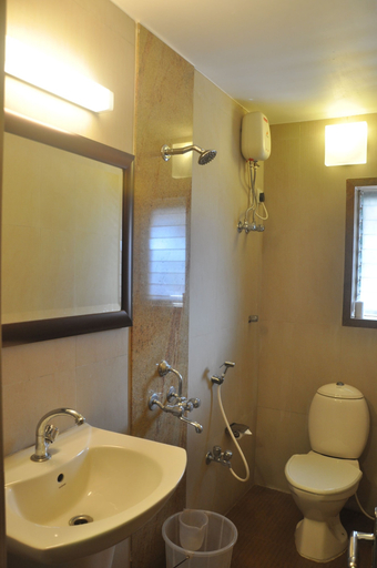 Bathroom 4, Hotel Metro Palace, Mumbai Suburban