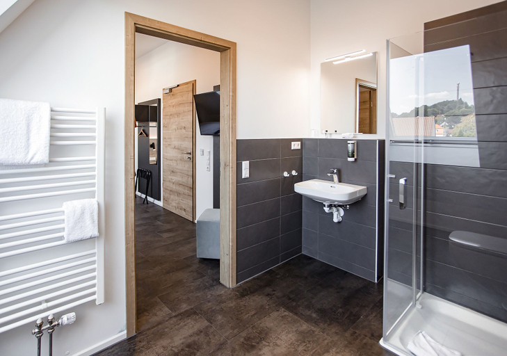 Bathroom 5, Drexels Parkhotel am Schloss, Günzburg
