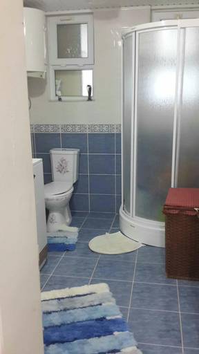 Bathroom shower, Sabah Yildizi Pansiyon, Amasra