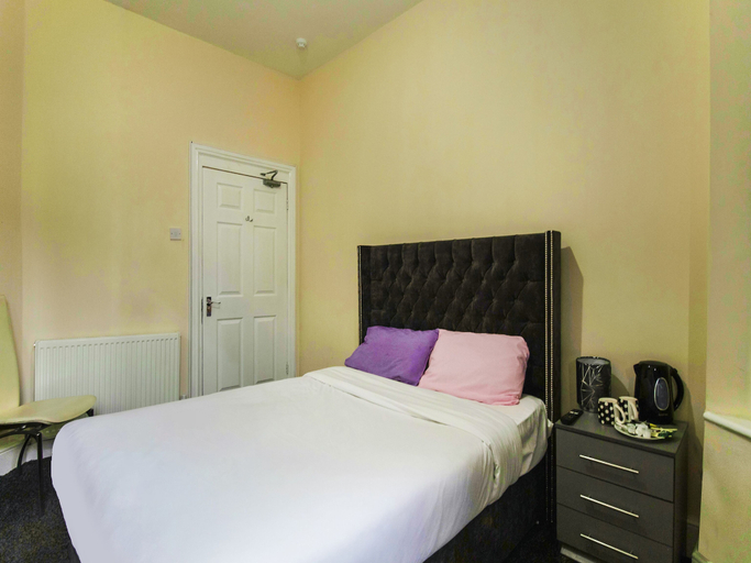 Bedroom 3, The Longlands Hotel, Middlesbrough