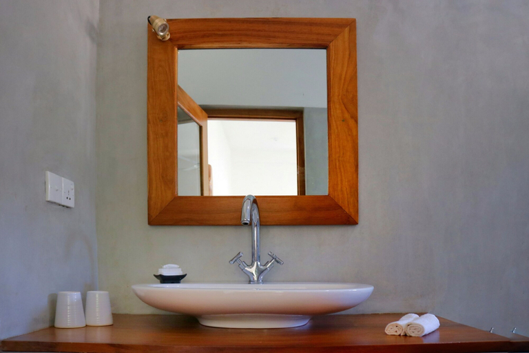 Bathroom, BoBo's Bed & Breakfast, Balapitiya