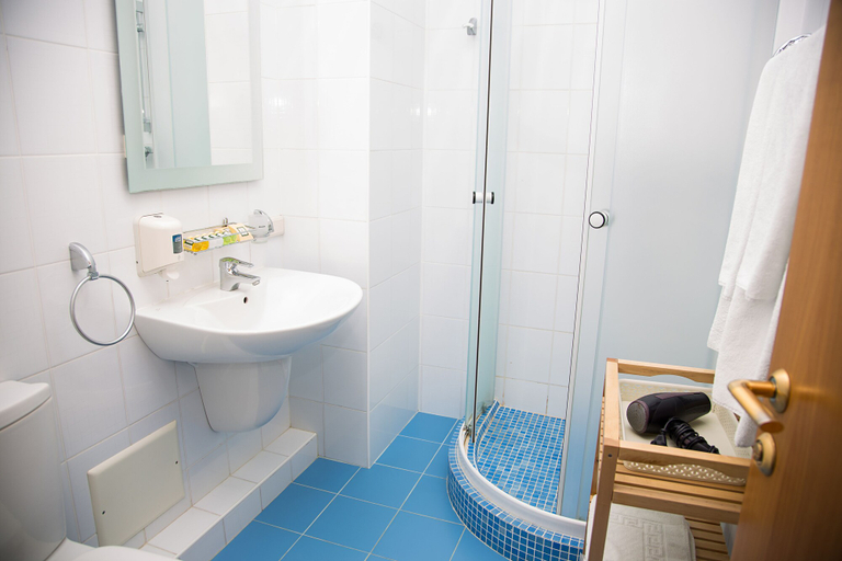 Bathroom 4, Villa Bavaria, Sochi gorsovet