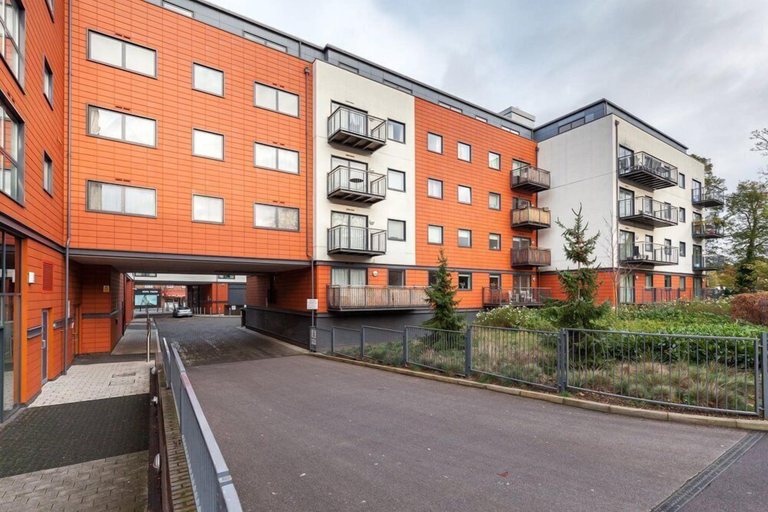 Exterior & Views, Roomspace Apartments -Capitol Square, Surrey
