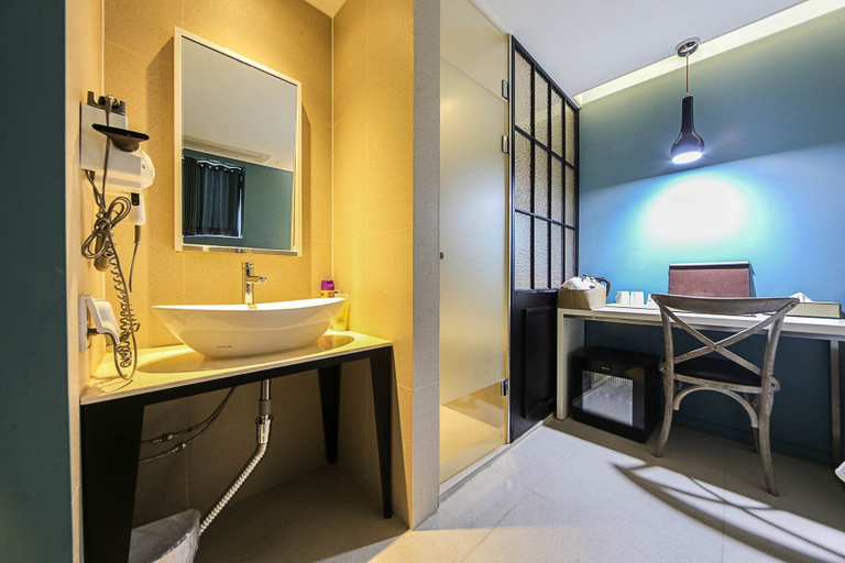 Bathroom 3, Hotel Myeongjak, Chuncheon