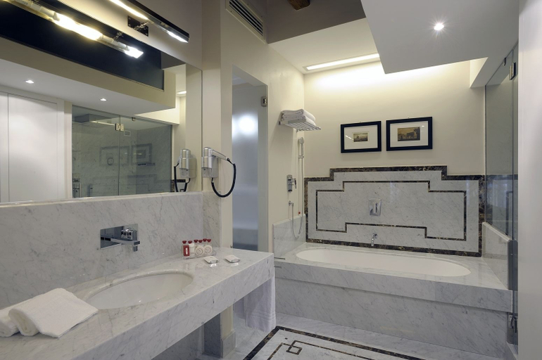 Bathroom 4, Trevi Palace Luxury Inn, Rome