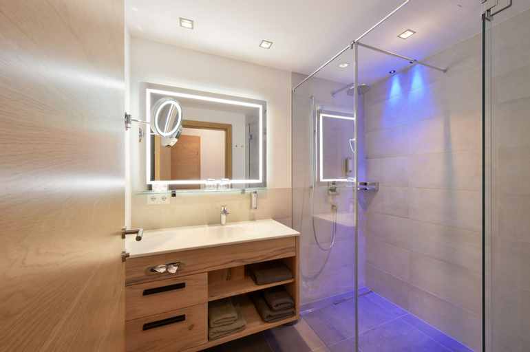Bedroom 5, Mountain Hotel Luis, Zell am See