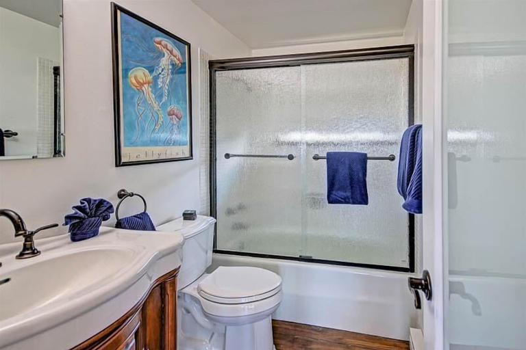 Bathroom 5, Oceania House, Lincoln