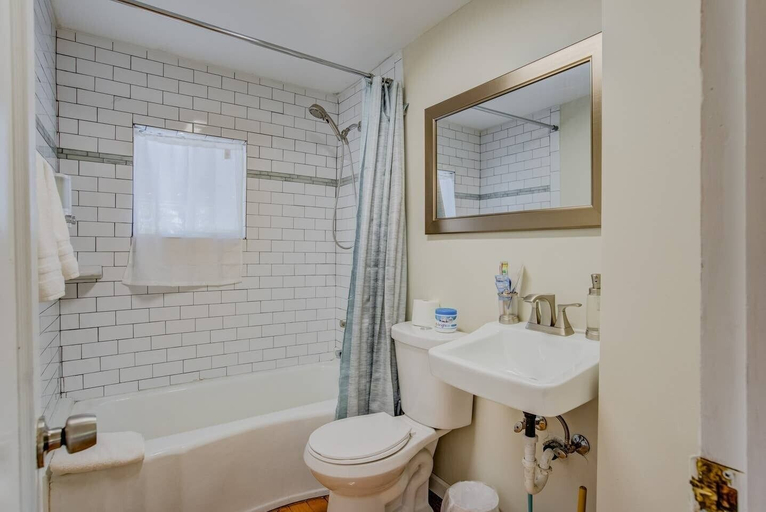 Bathroom 3, 3brdowntownwalk to Everywhere & Bars W/fire pit, El Paso