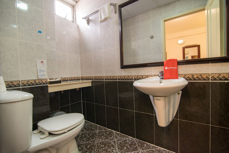 Bathroom 2, Ha My 3, District 1