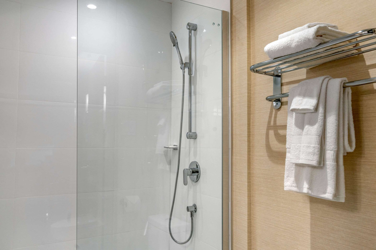 Bathroom 4, Quality Inn Centre-Ville, Montréal