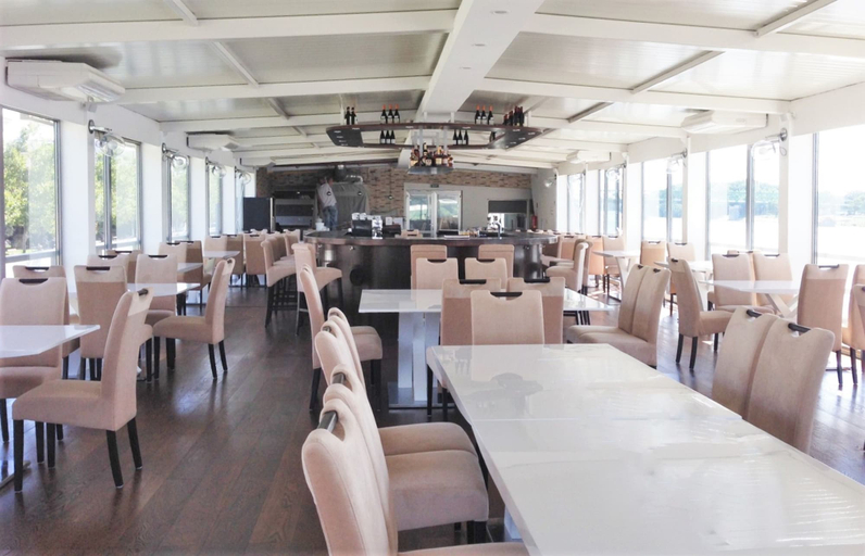 Food & Drinks 5, Botel Gracia, Bratislava I