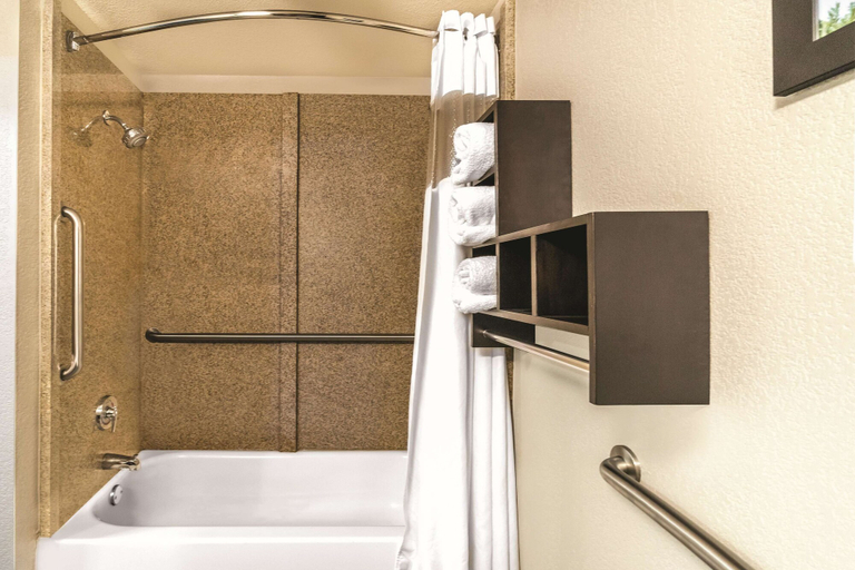 Bathroom 4, La Quinta Inn & Suites by Wyndham Rome, Floyd