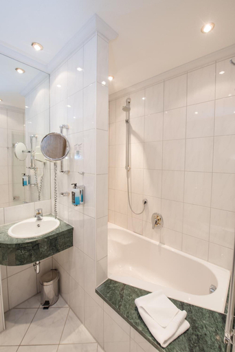 Bathroom 4, Hotel Am Schloss, Neu-Ulm