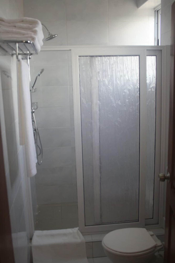 Bathroom 4, Le Suites Serviced Apartments, Tema