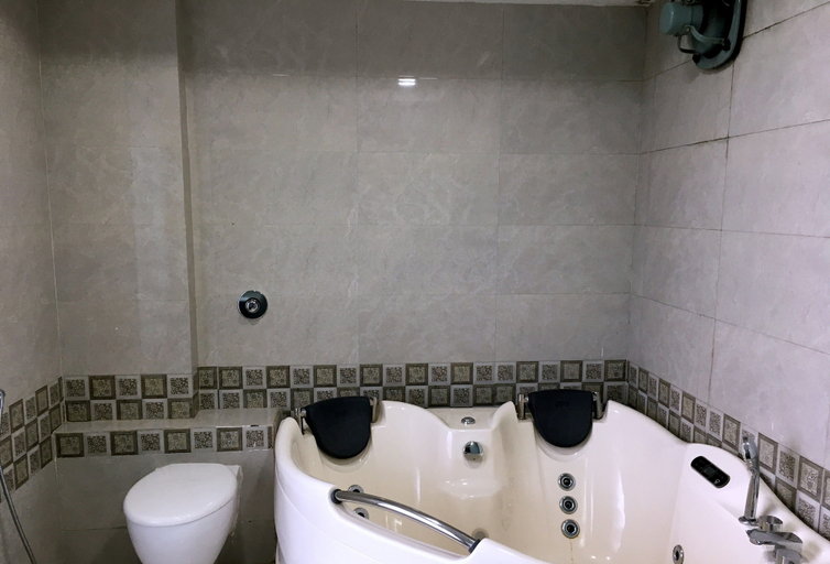 Bathroom 4, Hotel Aryan Inn Lalitpur, Lalitpur