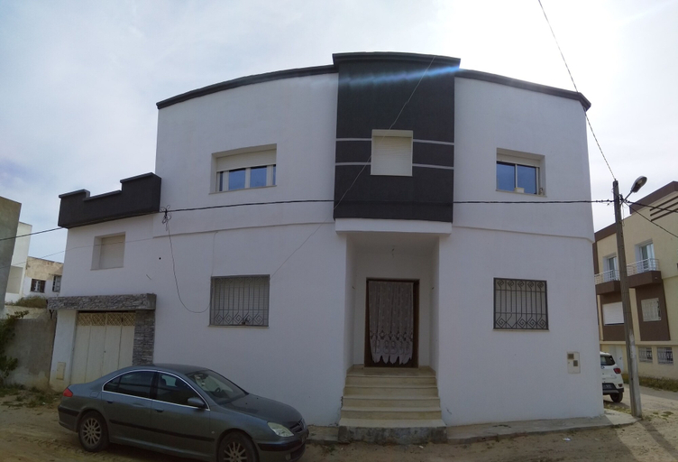Exterior & Views
