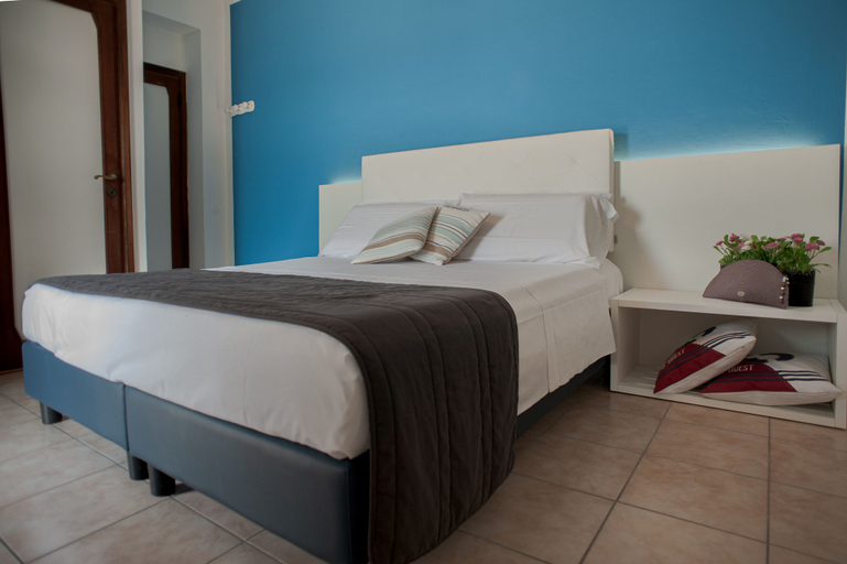 Bedroom 3, Baron Beach Hotel, Latina