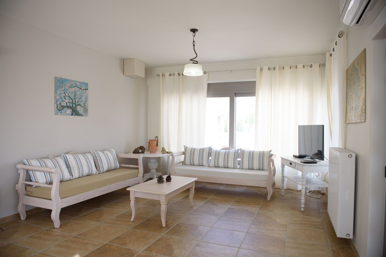 Bedroom 2, Villa Xenophon, Faistos