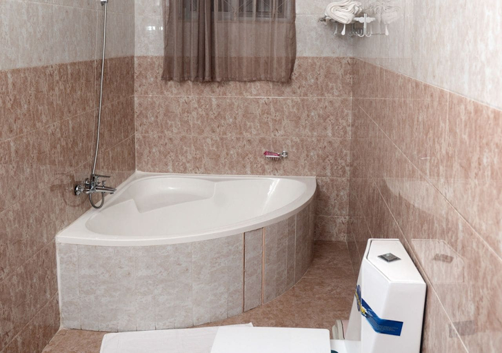 Bathroom 3, Target Hill Hotel, Tamale