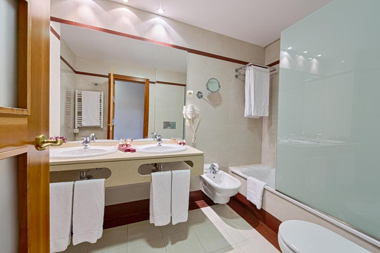 Bathroom 5, AZZ Peñafiel Las Claras Hotel & Spa, Valladolid