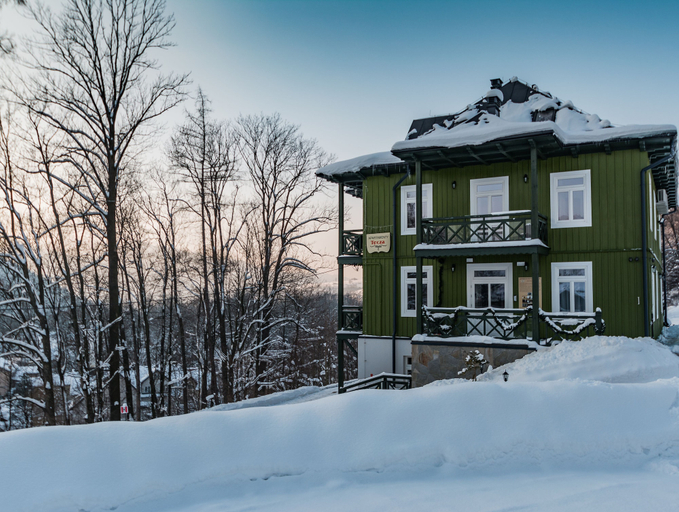 Exterior & Views