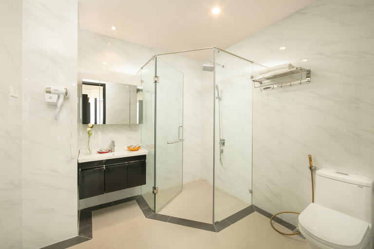 Bathroom 4, Tuan Chau Kingly Villa, Hạ Long