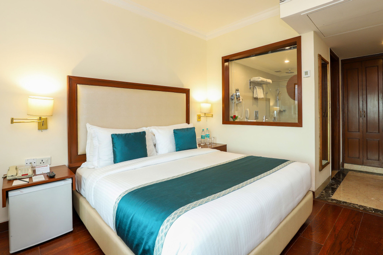Bedroom 3, Hotel The Royal Plaza, West