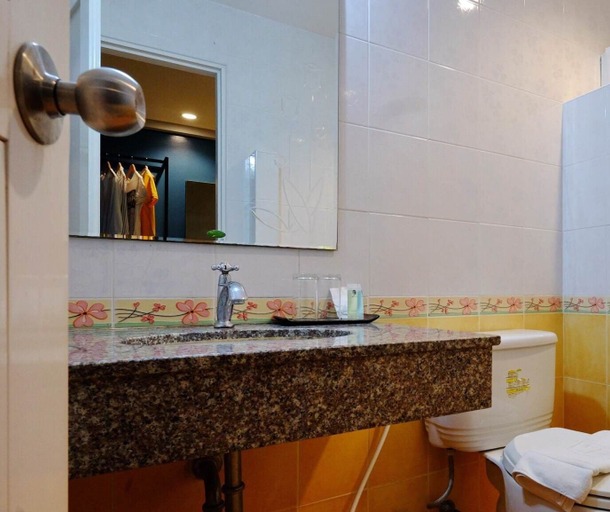 Bathroom 3, Tharapark View Hotel, Mueang Krabi