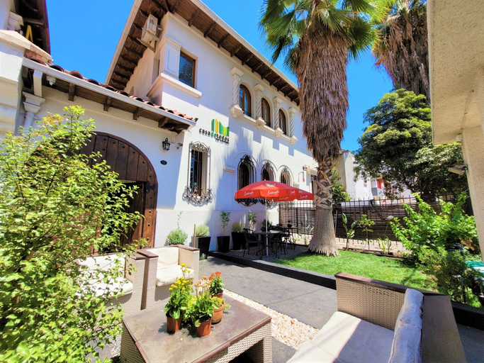 Exterior & Views