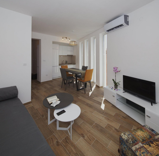 Others 4, Apartments STEP