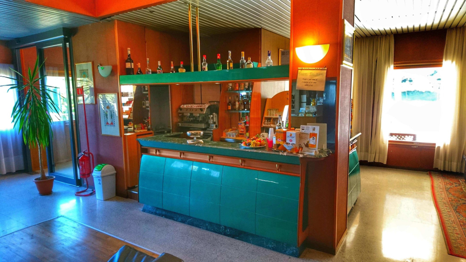 Food & Drinks 5, Hotel Holidays, L'Aquila