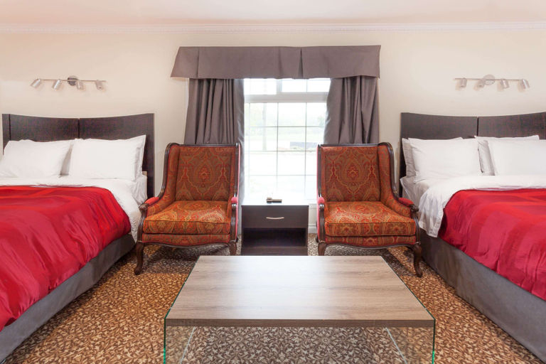 Bedroom 3, Knights Inn Kingston, Frontenac