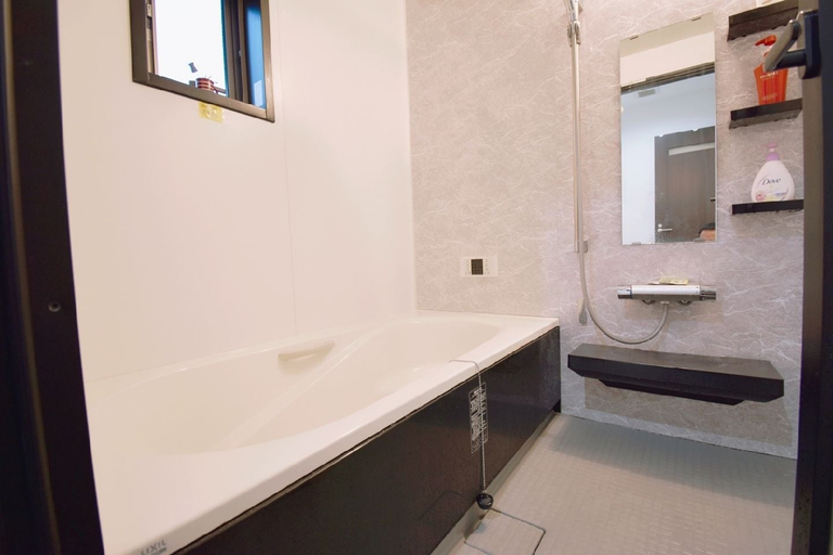 Bathroom 3, Karan Hoshi, Kyoto