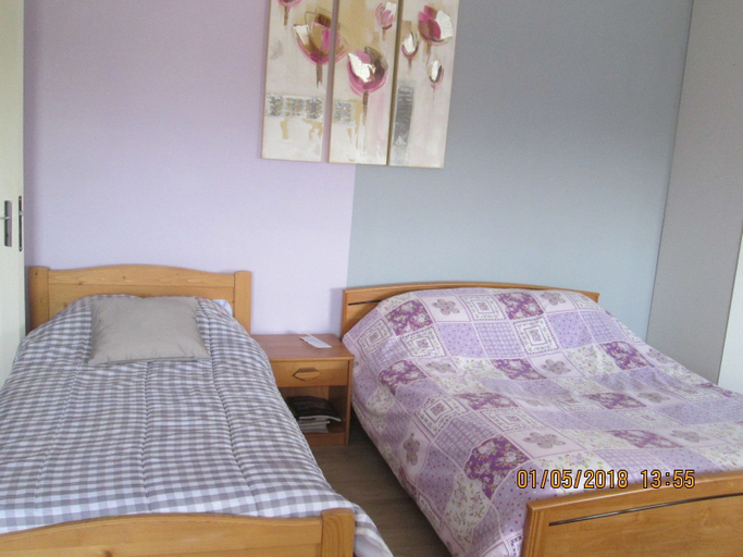 Bedroom 4, Les Hortensias, Pas-de-Calais