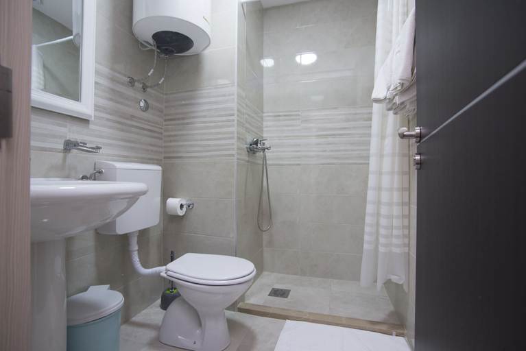 Bathroom 3, Helena Apartments