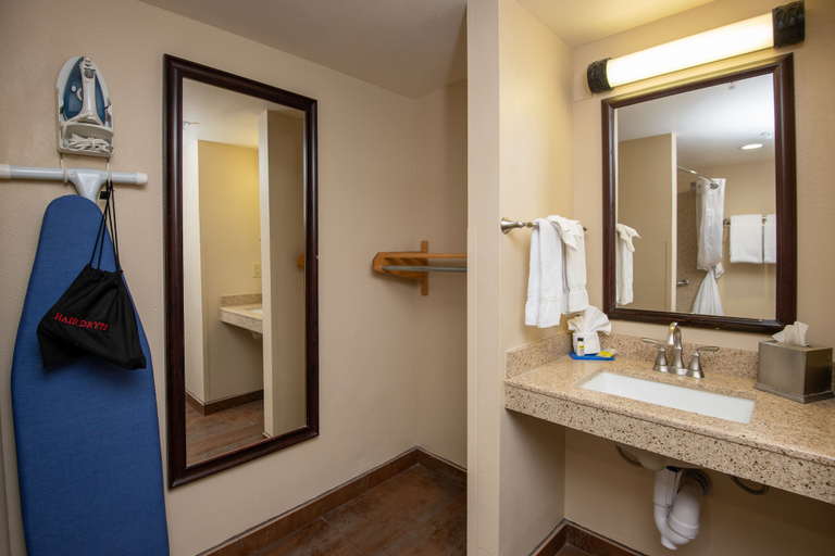Bathroom 4, Grand Canyon Hotel and Suites, Coconino
