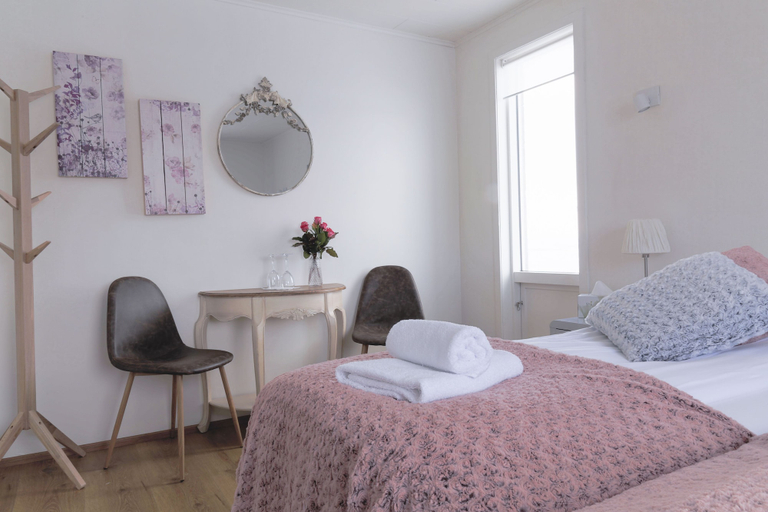 Bedroom 3, The Apartment - Öbbuhús, Borgarbyggð