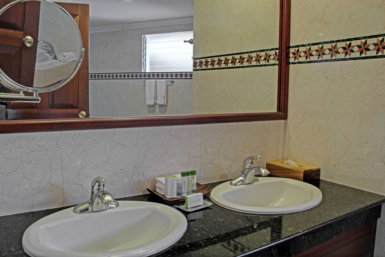 Bathroom 4, DoubleTree by Hilton Cariari - San Jose Costa Rica, Belén
