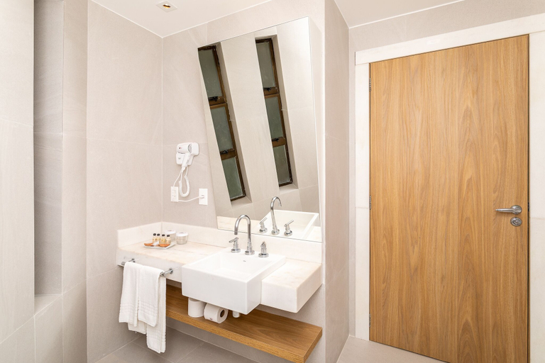 Bathroom 4, Hotel Astoria Ipanema, Rio de Janeiro