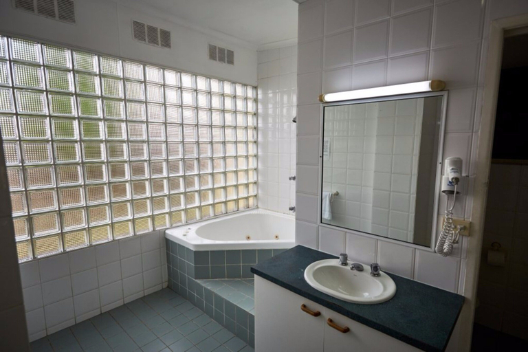 Bathroom 3, Anchorage Motor Inn, Caloundra - Caloundra S.